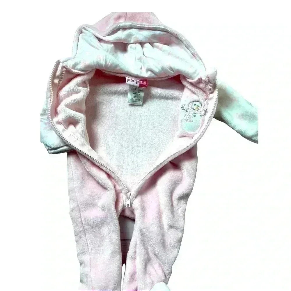 Penelope Mack baby girl snowsuit!! Size 0-3 months! Pink and white!! Super soft!